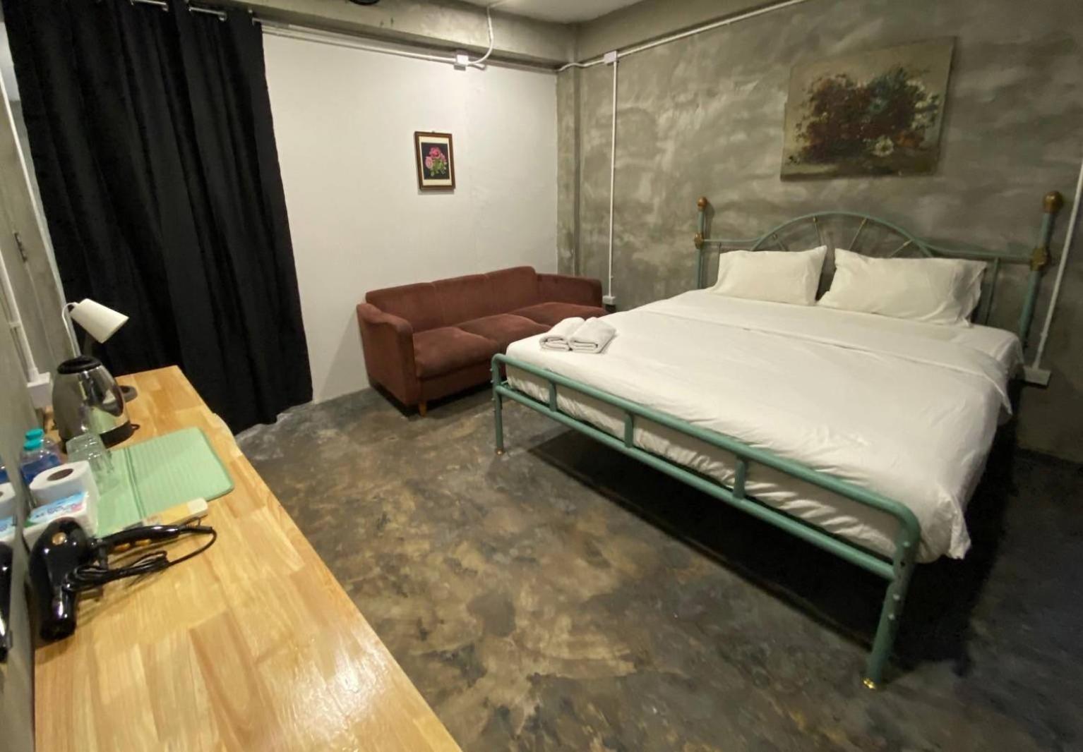 X Go Inn Bts Ari Bangkok Exterior foto